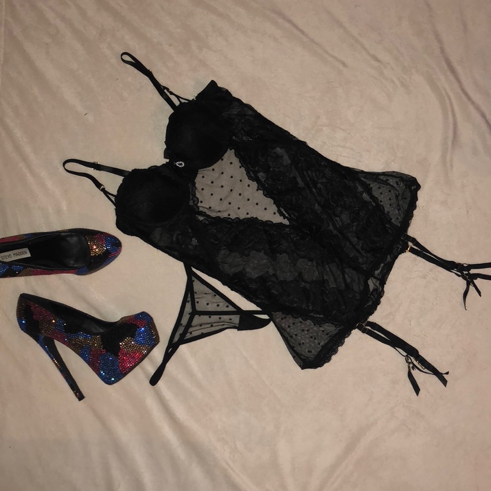 Super Sexy Chamise thong set w/ detachable garters